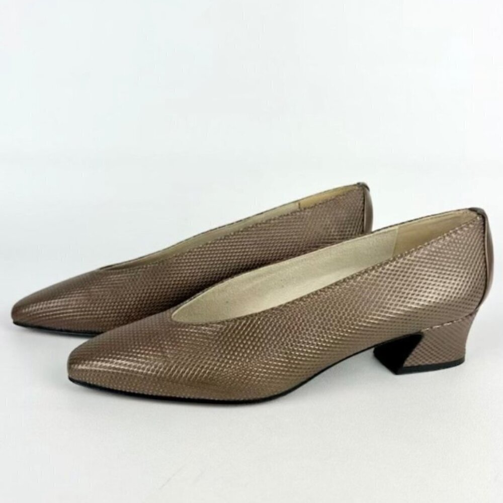 Stuart Weitzman SZ 9.5AAA Mocha Lizard Texture Heels Closet Staple Career Dress